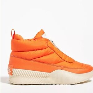 Sorel x prAna. Out N About III Puffy Zip Boots Heatwave Orange Booties. Size 7.